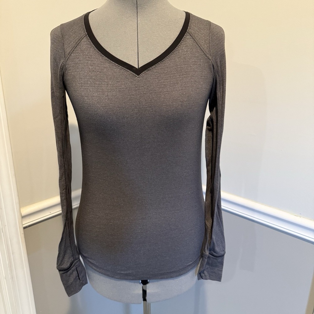 Lululemon Shirt Women's Race Me Long Sleeve Heathered Gray Gym Workout Lounge